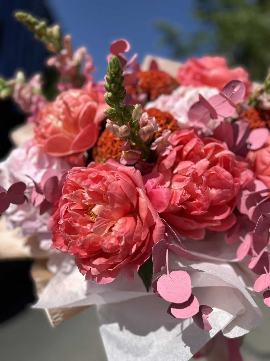Orchide hero - Coral peony bouquet